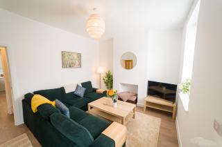 Newly Renovated Spacious Home with Free Parking - 3
