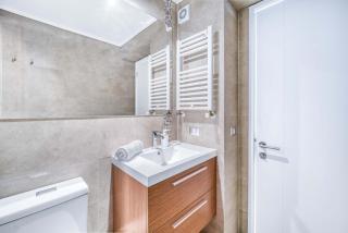 Coastal Vibe 2D Parking, Views and Desk - 6