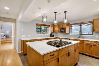10 Sleeper, Pool and Lake Access, AC, BBQ Area - 5