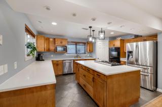 10 Sleeper, Pool and Lake Access, AC, BBQ Area - 4