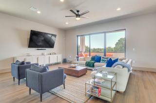 Walk to Lake Travis and Parks! Resort-Style Getaway - 6