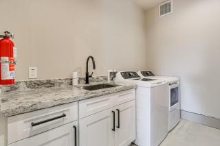 Walk to Lake Travis & Parks! Resort-Style Getaway - 1