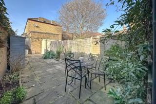 Bright Modern 1BDR Apt with Garden and Balcony - 5