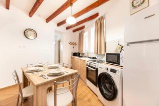 Elena's Garden Living - Near Port, City Centre - 8