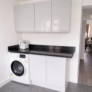 3 Bedroom Family Home with Drive & Garden near South Wimbledon - 5