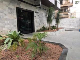 Apto moderno com 4 quartos e Excelente localização 550m da Praia do Forte - 1