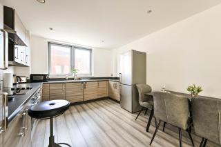 Spacious 3Bed Apartment in Stratford-Free Parking & Terrace - 2
