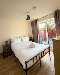 Modern Bright Flat near Station and Addenbrookes, Cambridge UK - 4