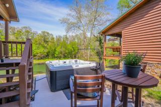 Riverfront Little Red Cabin, Hot Tub, World-class Trout Fishing, Views & Boat Access - 3