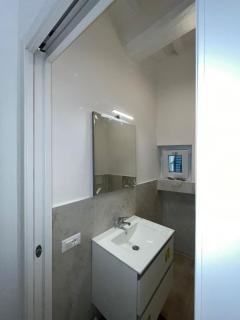 AM Stays 7 - Chic Studio with Exposed Beams - 3