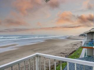 Oceanfront King Suite With Full Kitchen Beach Access Pool & Hot Tub - 5