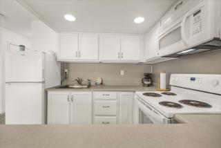 Oceanfront King Suite With Full Kitchen Beach Access Pool & Hot Tub - 4