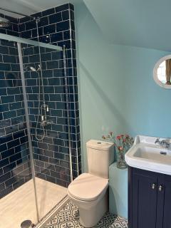 Spacious Sleeps 13 plus , Beachfront home in Shaldon - 7