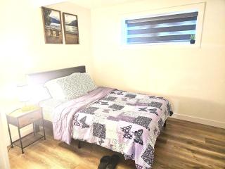 2 brdm bsmt bright Room - 0