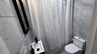 Nona - Private Room 2 with Parking, Desk & Fast WiFi near Yale, Quinnipiac, SCSU & Hospitals - 3