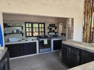 Private 25-Guest Resort 2 Pools & Sports Court - 9