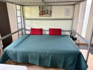 Studio meublé 1 pièce entièrement équipé sans cloisons séparatives - 6