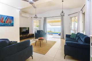 Bahari Villa Beachfront - 8