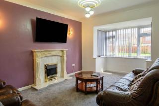 Family-Friendly Detached House Near Leeds and Bradford with Garden - 7