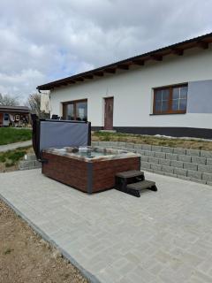 apartmany pod letištem s vířivkou - 0