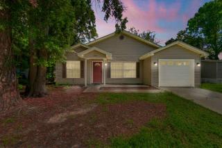 North Jax Home 4 Bed 2 Bath Family Friendly Mins to Airport Washer and Dryer - 9