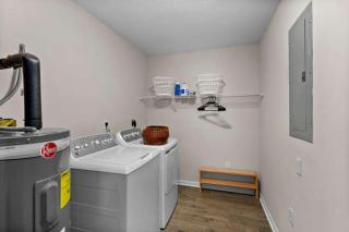 North Jax Home 4 Bed 2 Bath Family Friendly Mins to Airport Washer and Dryer - 4