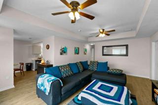 North Jax Home 4 Bed 2 Bath Family Friendly Mins to Airport Washer and Dryer - 1