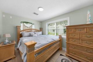 Waterfront Fishing Cottage 2 King Beds 75in HDTV Family Friendly - 2