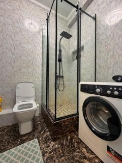 Quiet comfort in the city center and panoramic windows - 9