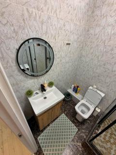 Quiet comfort in the city center and panoramic windows - 6