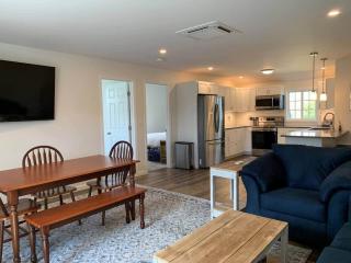 Gracious two bedroom just minutes to Middlebury! - 0