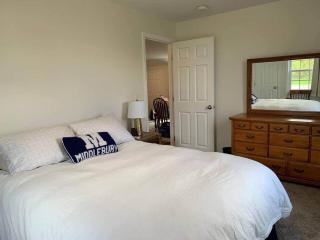 Gracious two bedroom just minutes to Middlebury! - 9