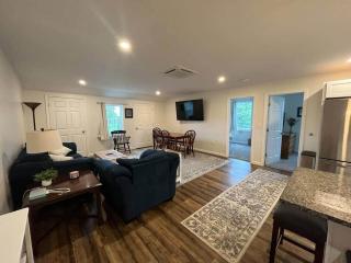 Gracious two bedroom just minutes to Middlebury! - 5