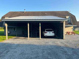 Gracious two bedroom just minutes to Middlebury! - 2
