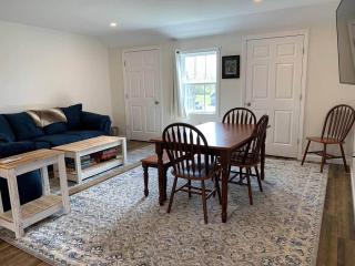 Gracious two bedroom just minutes to Middlebury! - 1