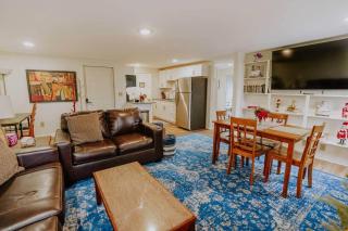 Tasteful two bedroom just minutes to Middlebury! - 0