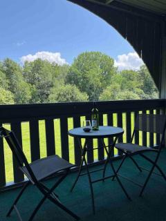 Tasteful two bedroom just minutes to Middlebury! - 8