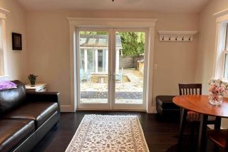 Purple Door Cottage in the heart of Middlebury! - 3
