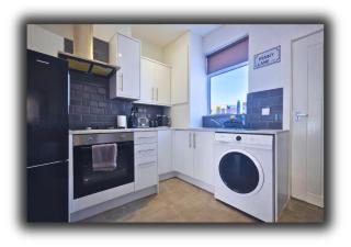 Pitchside Quarters Near Anfield sleeps 7 - 6