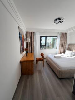 Modern Luxury 2BR at Shangri la - 1