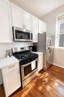 Flexhome West Town · Spacious 2BR Duplex · Sleeps 6-7 - 4