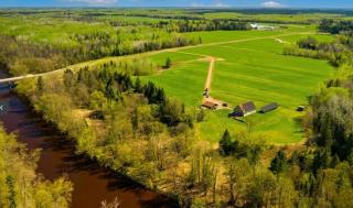 80-Acre Riverside Cabin with Hot Tub & Eagle's Nest! - 2