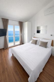 Seafront House with Private Beach Access & Parking - 6