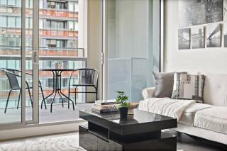 NYC-Style Luxury 2BR Apartment in Docklands with Waterfront Views, Pool and Gym - Near Marvel Stadium and CBD - 6