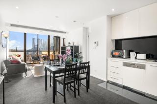 Southbank Sub Penthouse Level 35 with Stunning City Views Pool Gym Tennis Court and Parking Near Crown Casino - 7