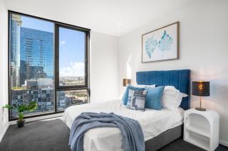 Southbank Sub Penthouse Level 35 with Stunning City Views Pool Gym Tennis Court and Parking Near Crown Casino - 5