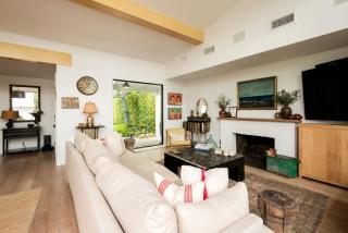 NEW! Venice Rose Ave Home w/ Yard Steps to Beach - 2