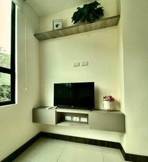 Lovely 2BD City Condo with parking - 2