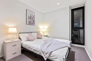 Premium Melbourne CBD Luxury 2 Bedroom Apartment Near Albert Park Lake with Free Parking, Pool, Gym and Sauna - 2