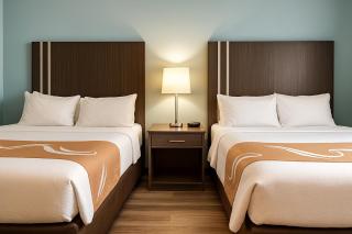 Village Inn & Suites - 8